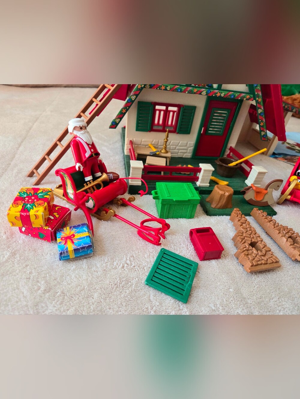 Playmobil Lot Santas House 5976 Christmas Pieces & More Santa Toys Miscellaneous - Picture 2 of 9